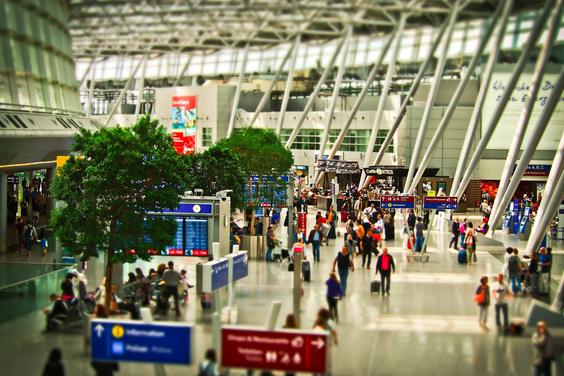 12 способів, якими аеропорти секретно маніпулюють вами