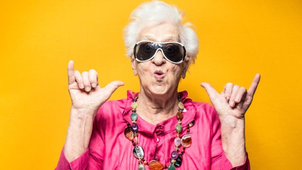 Що подарувати активній бабусі