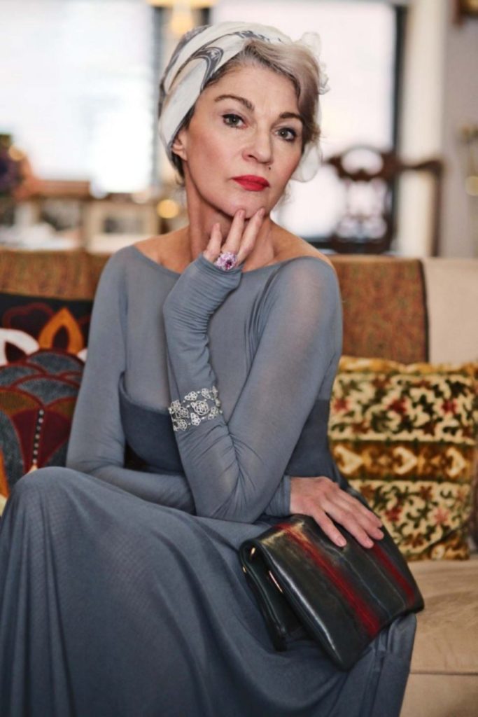 Що подарувати вишуканій та елегантній бабусі